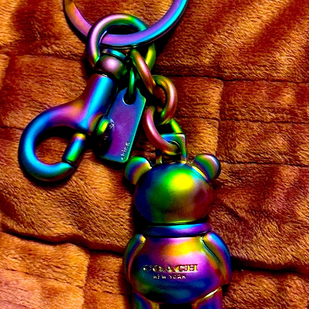 Coach 3D Multicolor oil slick, iridescent Metallic bear. Rare. Keychain FOB. - Picture 6 of 14
